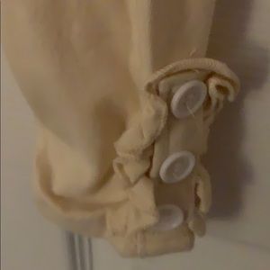 Button ruffle leggings